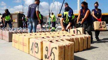 В испанской Каталонии полиция конфисковала 52 тонны марихуаны