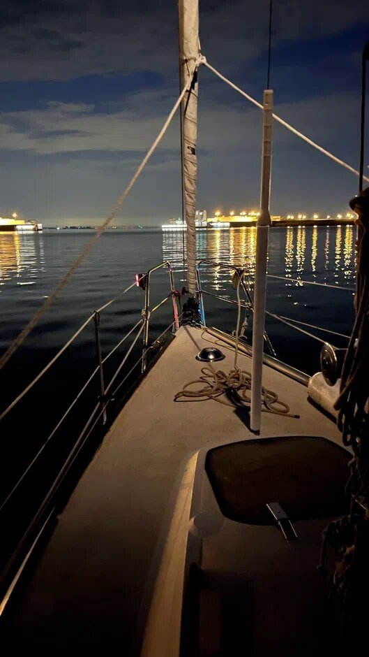 Вид судопропускного сооружения С2 ночью 28 августа 2022 года возвращаясь с "Бъеркезундской регаты" 