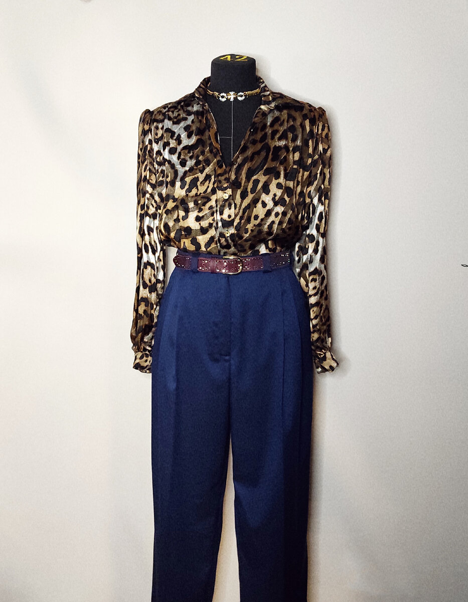 Шелковая блуза и брюки из шерсти с шелком