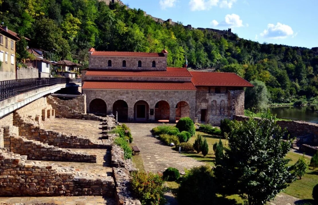 Велико тырново болгария. Великий Тырново Болгария. Велико Тырново Болгария достопримечательности. Велико-Тырново крепость Царевец. Тырново Болгария Царская резиденция.