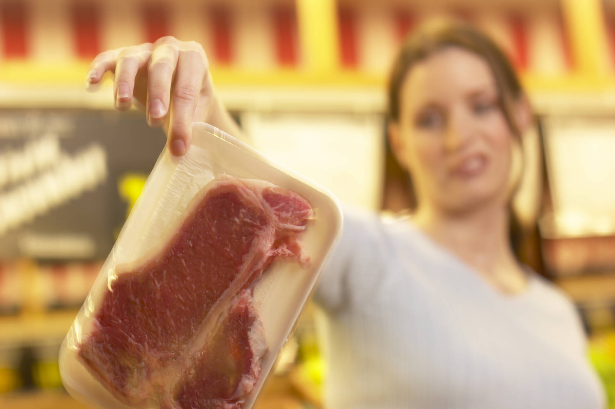 Let meat. Просроченные продукты. Некачественные продукты. Просроченный товар.