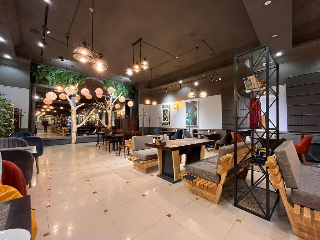 Кафе Маида близь озера Сайран