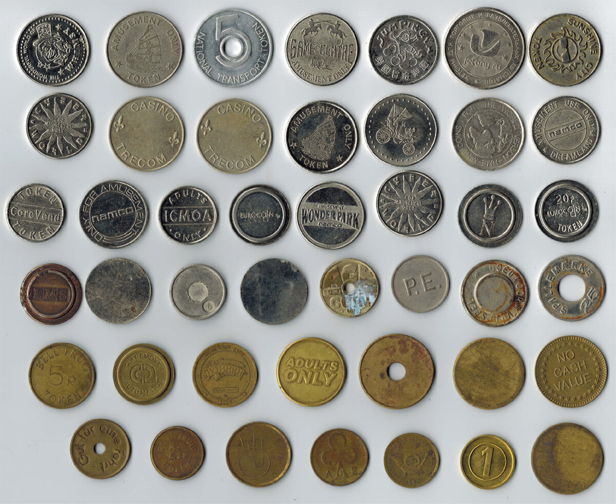 коллекционировать монеты. жетоны для детей. старинные деньги. мелочь. нумизматика.