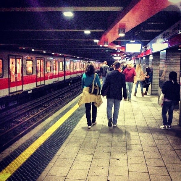 Милан. метро, станция Лорето. Фото из общедоступных и бесплатных интернет-источников  