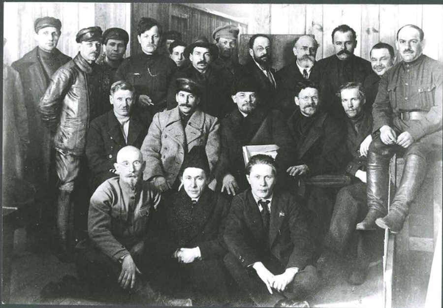 Ленинская "Гвардия" inance.ru/2017/10/revolyucionery-1917/