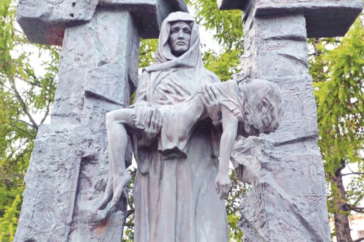    Память жертв трагедии в Беслане почтили в Малоохтинском парке Петербурга