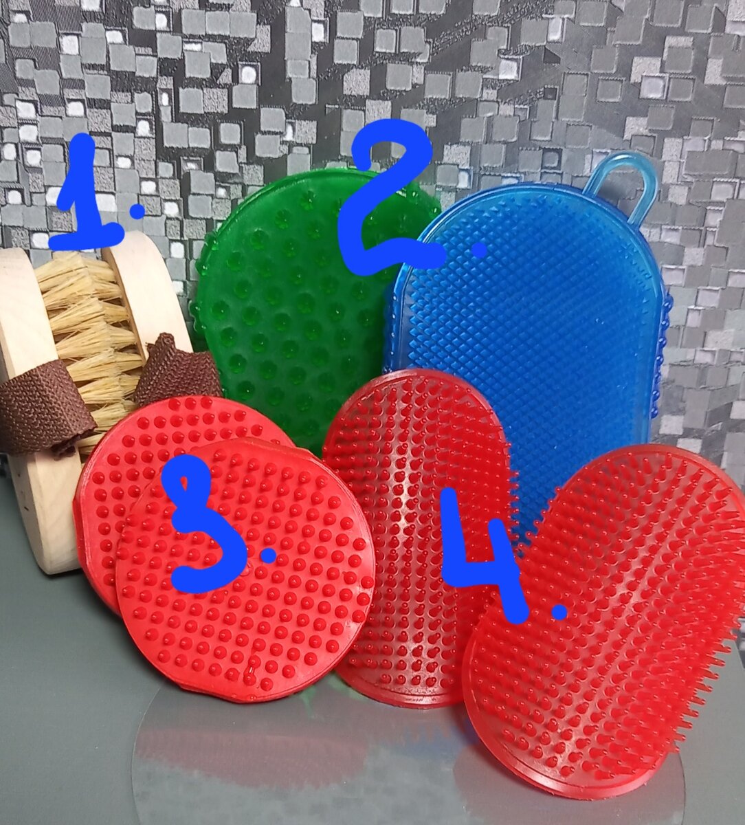 4 вида массажных щёток.