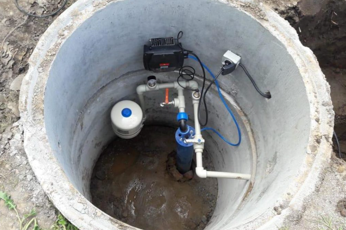 Оголовок водопроводной скважины в процессе благоустройства. Фото из открытых источников.