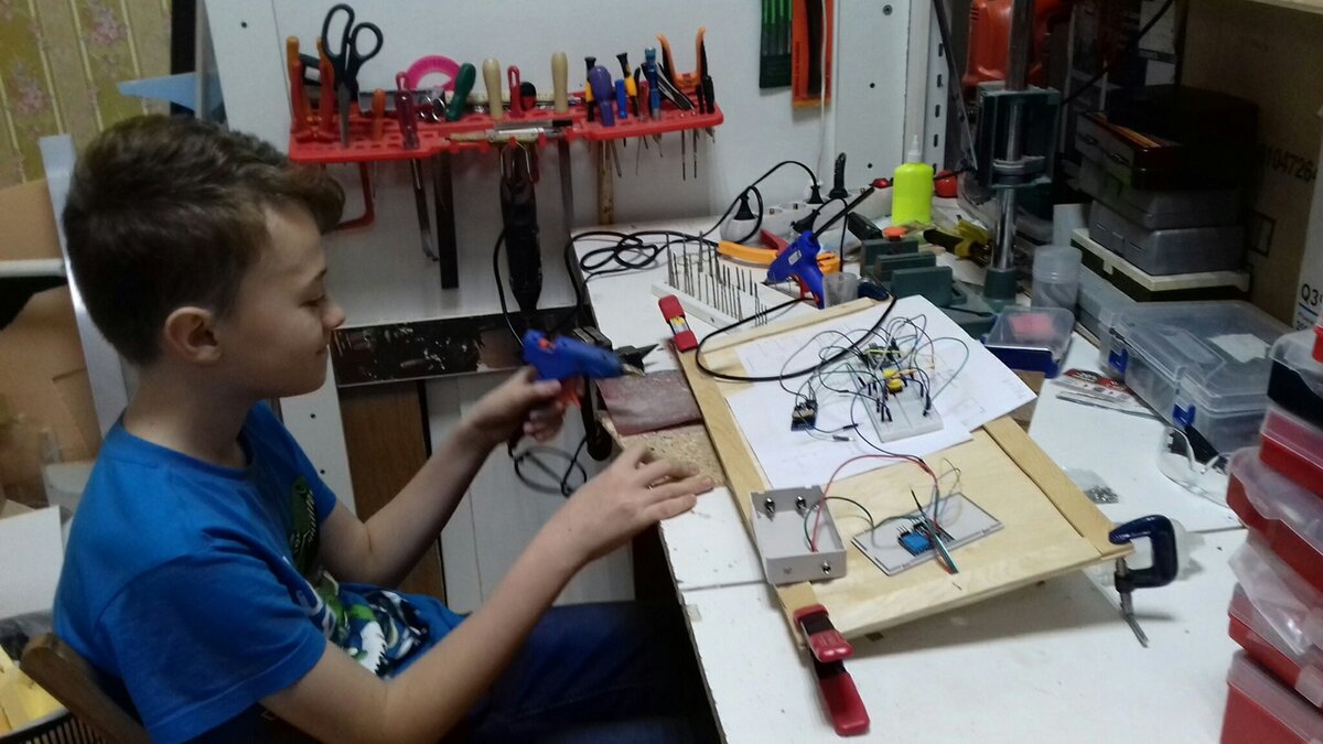 Arduino будильник, поливающий водой / Sandbox / Habr