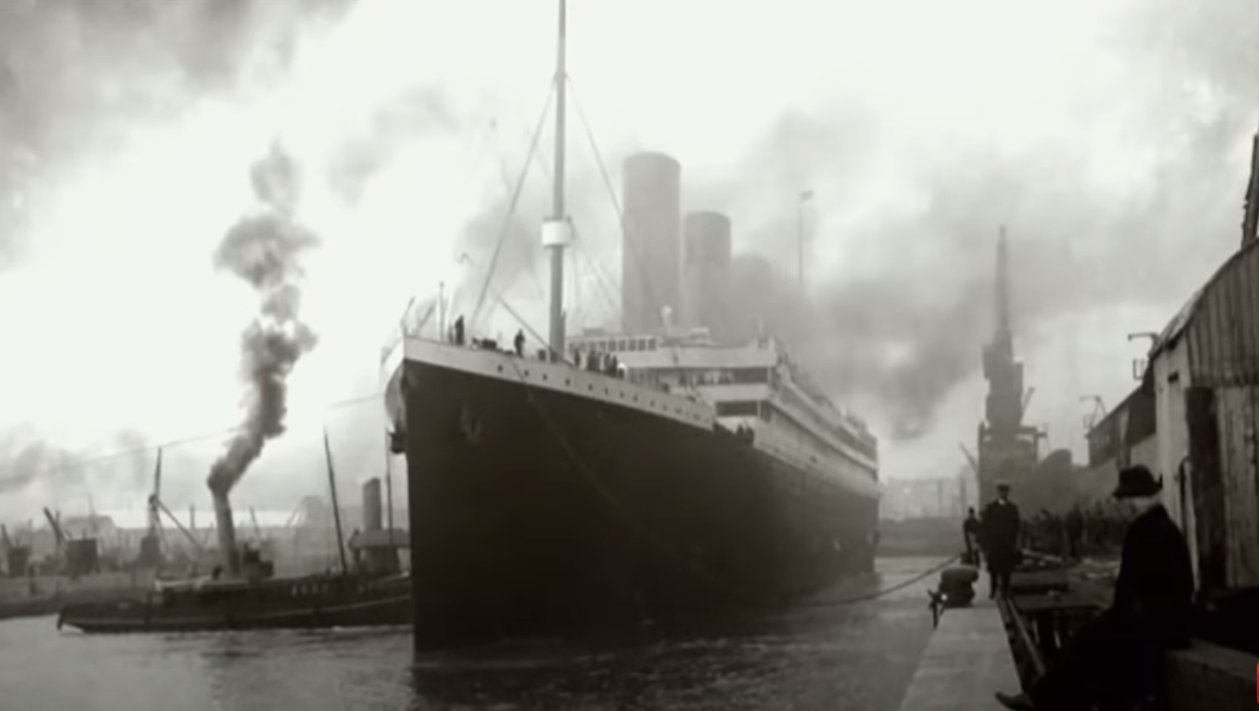 Скрин из фильма. Титаник перед отплытием