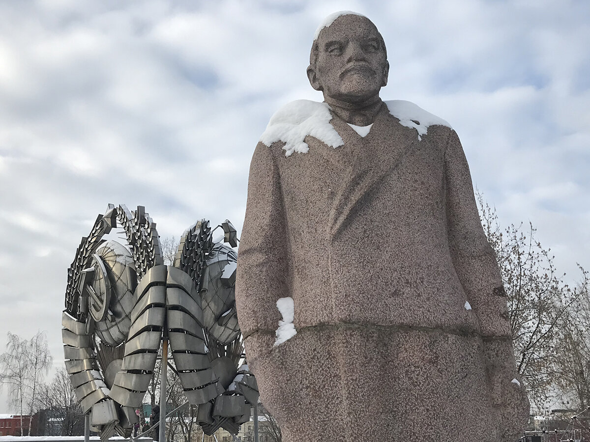 памятник сталину у балтийского вокзала