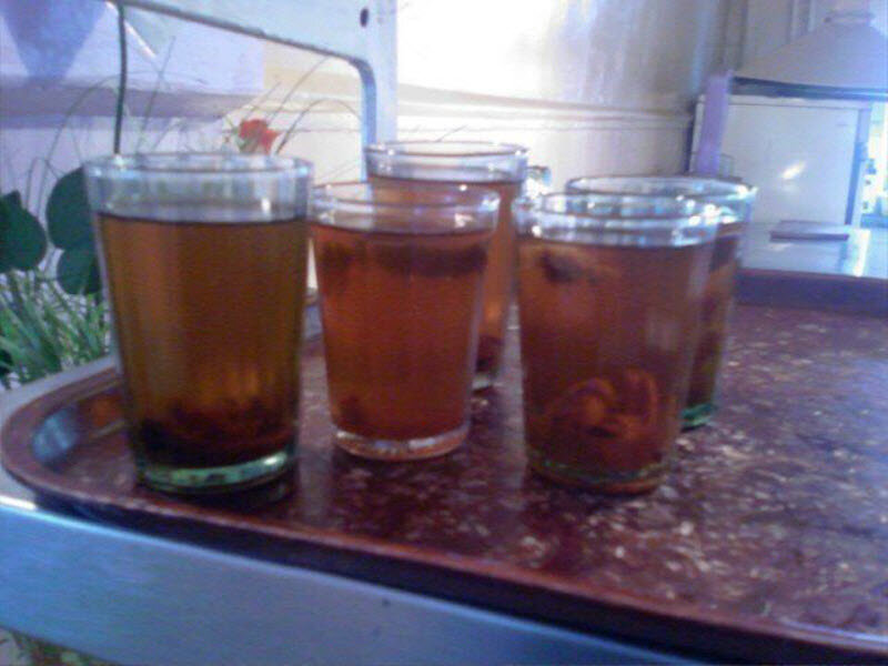 граненый стакан ссср. стаканы в столовой. компот из сухофруктов в школьной столовой. компот из сухофруктов ссср. чай в школьной столовой.