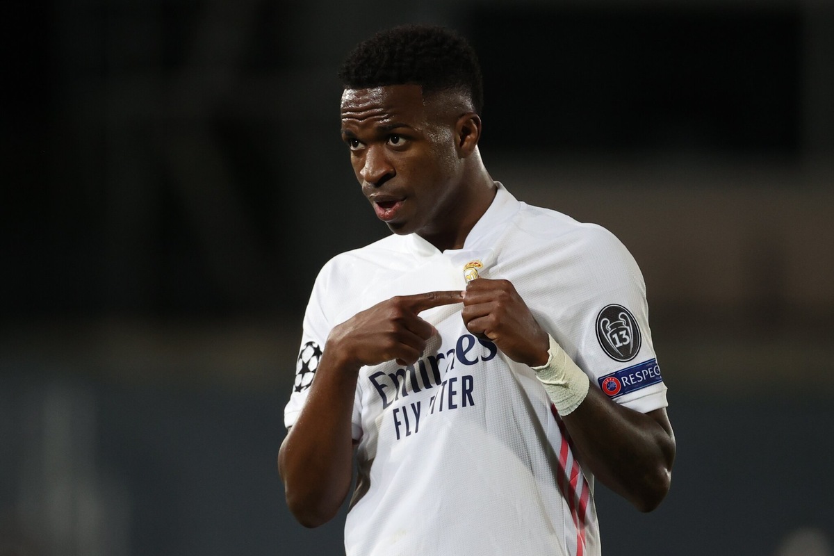 Винисиус из мадридского Реала, который стремится к рекордному 14-му титулу в Лиге чемпионов.