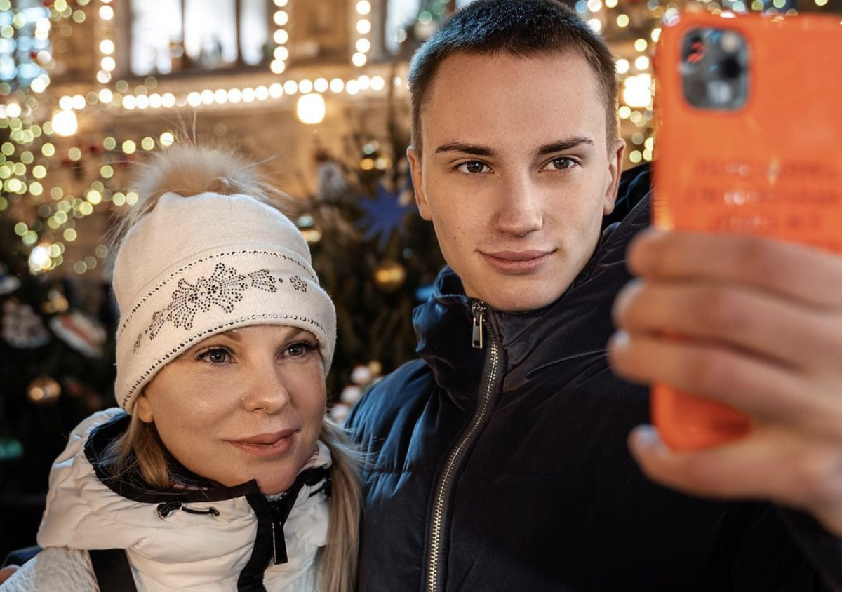 Владислав Тюльпанов с мамой Натальей. Источник фото: Instagram