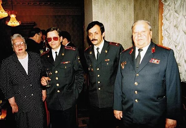 Владимир Арапов справа на фото
