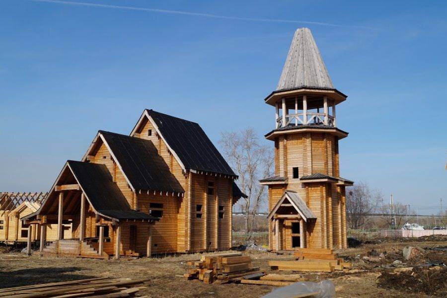 деревянный город 1. хлынов кремль. туристический комплекс абалак тюмень. м васнецов московский кремль при иване калите 1921 г. старый деревенский домик.