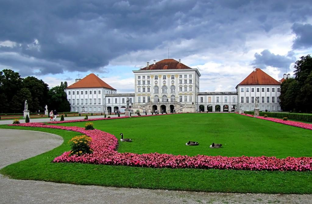 Schloss Nymphenburg в Мюнхене. Мюнхен в Германии дворец Нимфенбург. Парк дворца Нимфенбург. Дворец Нимфенбург близ Мюнхена..