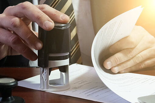 https://www.istockphoto.com/photo/the-businessman-puts-a-stamp-on-the-contract-gm940476300-257097505?utm_source=pixabay&utm_medium=affiliate&utm_campaign=SRP_image_sponsored&referrer_url=http%3A//pixabay.com/ru/images/search/%25D0%259F%25D1%2580%25D0%25B0%25D0%25B2%25D0%25BE/&utm_term=%D0%9F%D1%80%D0%B0%D0%B2%D0%BE