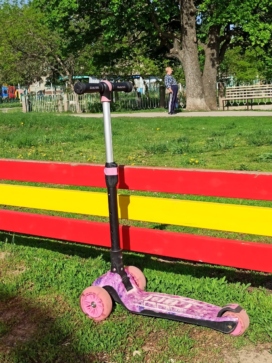 Яркий, красивый. Явно недешевый.