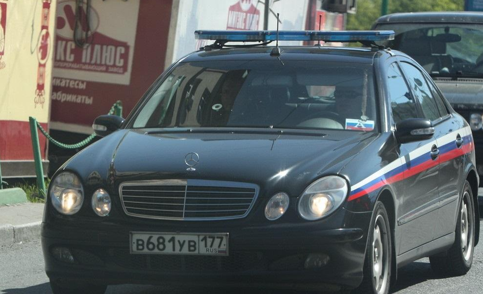 Номера уву. Автомобили ФСБ. Авто спецслужб. Машина с триколором и мигалкой. Машины ФСБ С мигалками