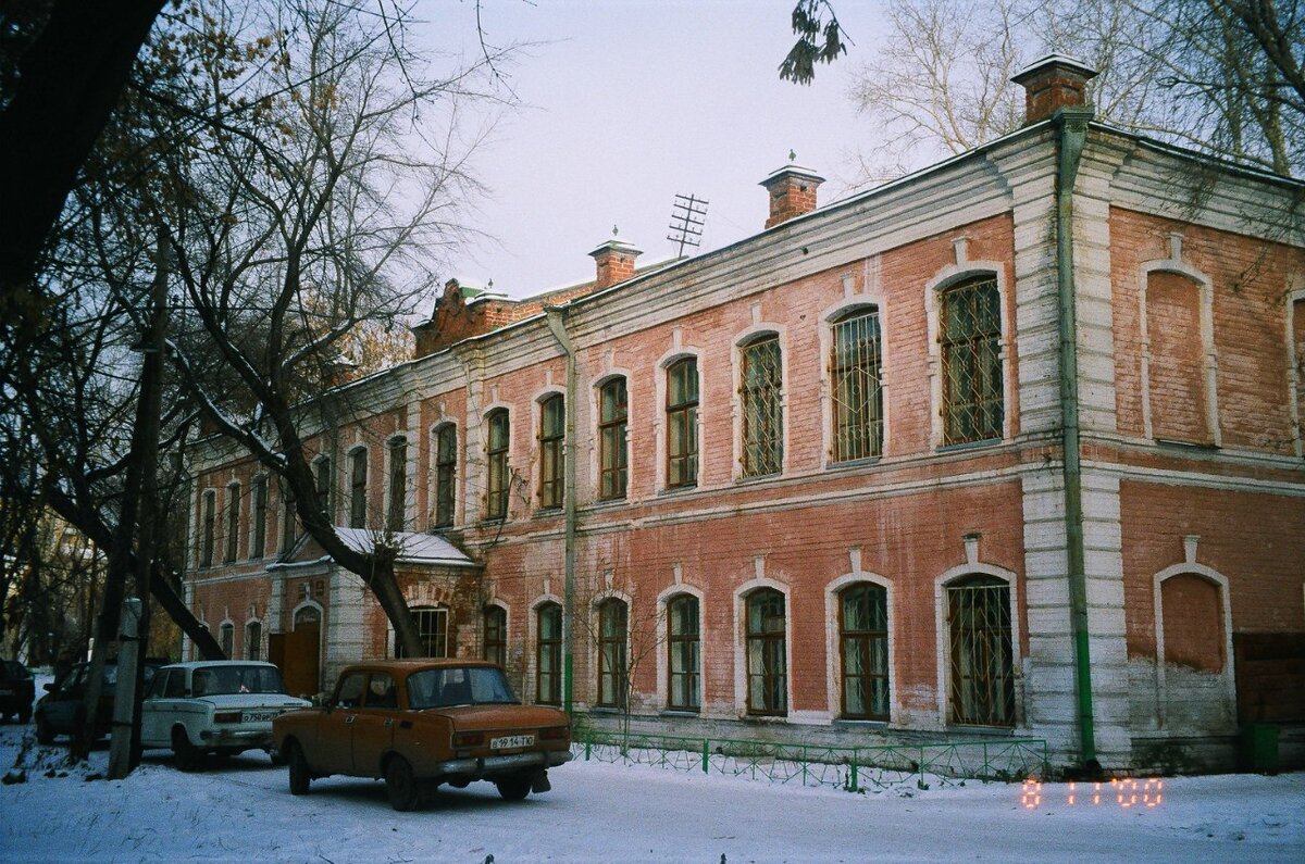 З-я горбольница, административный корпус. 2000 год. Фотоархив инспекции по охране памятников истории и культуры г. Тюмени, собр. В.А. Чупиным. Фото из группы ВК Тюмень до нашей эры.