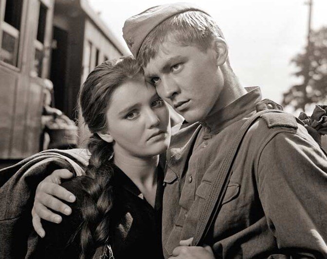 Фото: mir-znamenitostej.ru советские актеры Жаннета Трофимовна Прохоренко и Владимир Сергеевич Ивашов в военной мелодраме "Баллада о солдате", 1959-й год