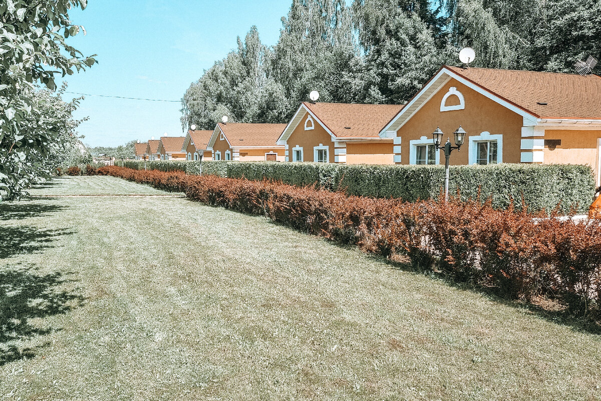 Варианты проживания в Барской Усадьбе. Это отдельные домики 