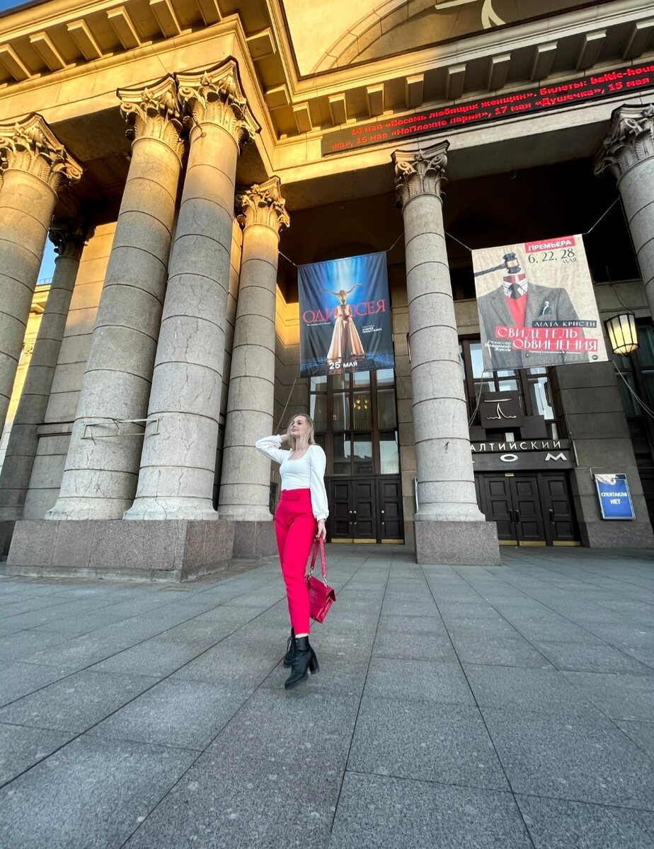 Не забывайте подписываться на мой канал и ставить лайк. Я часто рассказываю об интересных местах в Санкт-Петербурге и делюсь шикарными маршрутами по всей России