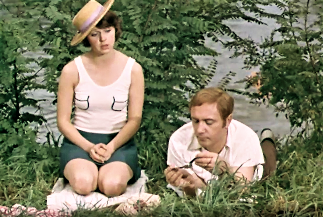 Л. Гаврилова (Ольга) и Л.Куравлев (Гараев). Кадр из фильма "Тимур и его команда" (1976)