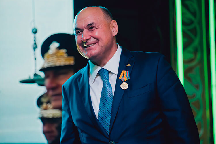    Однако сегодня имя Ивана Михайловича Егорова прочно ассоциируется с холдинговой компанией «Ак Барс», которую он возглавил в 2002 году