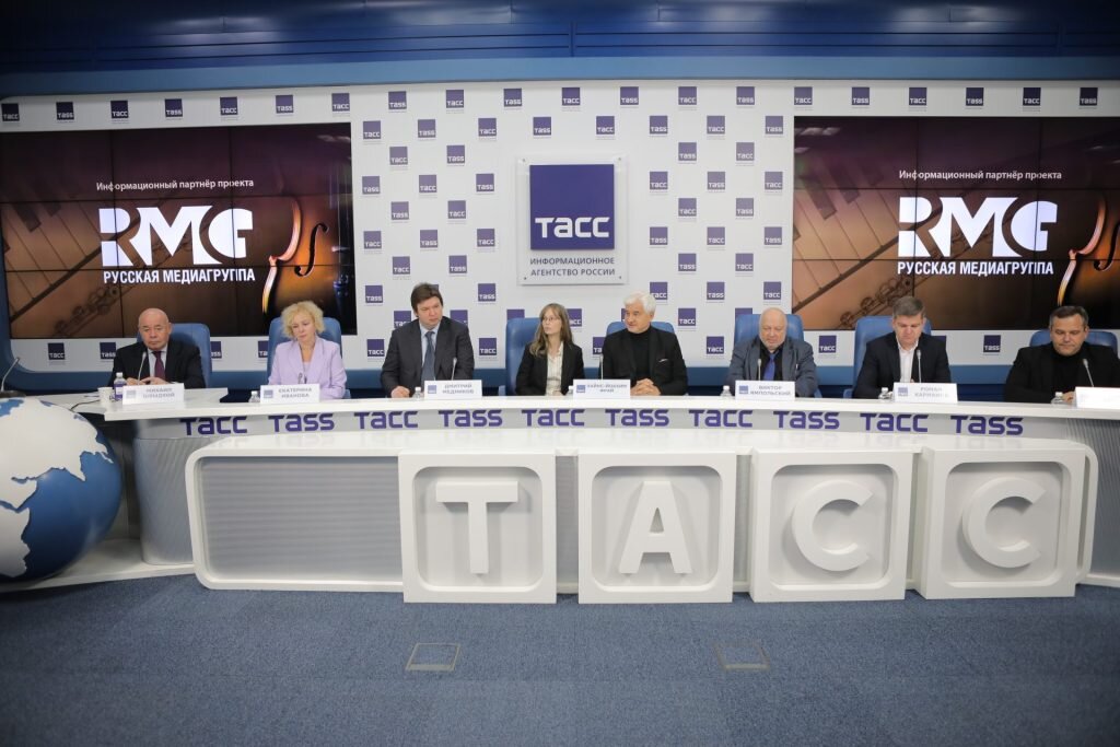    Участники пресс-конференции редакция RTWeek