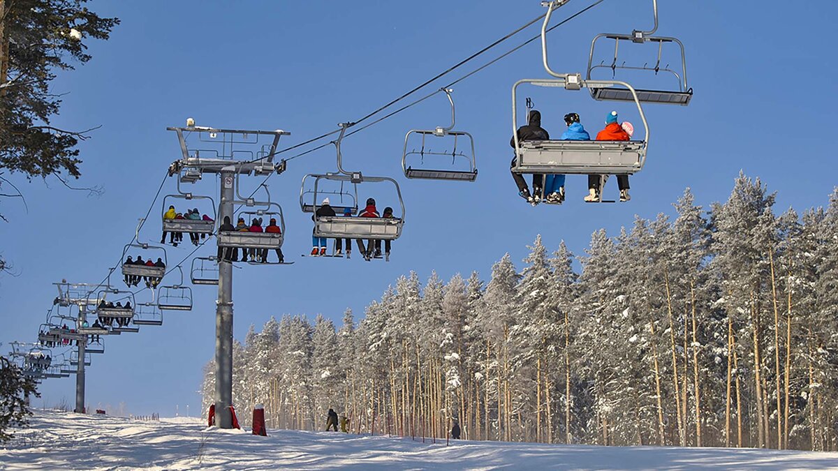    Склоны обслуживаются четырьмя подъемниками.Фото: mratkino.ski-rb.ru