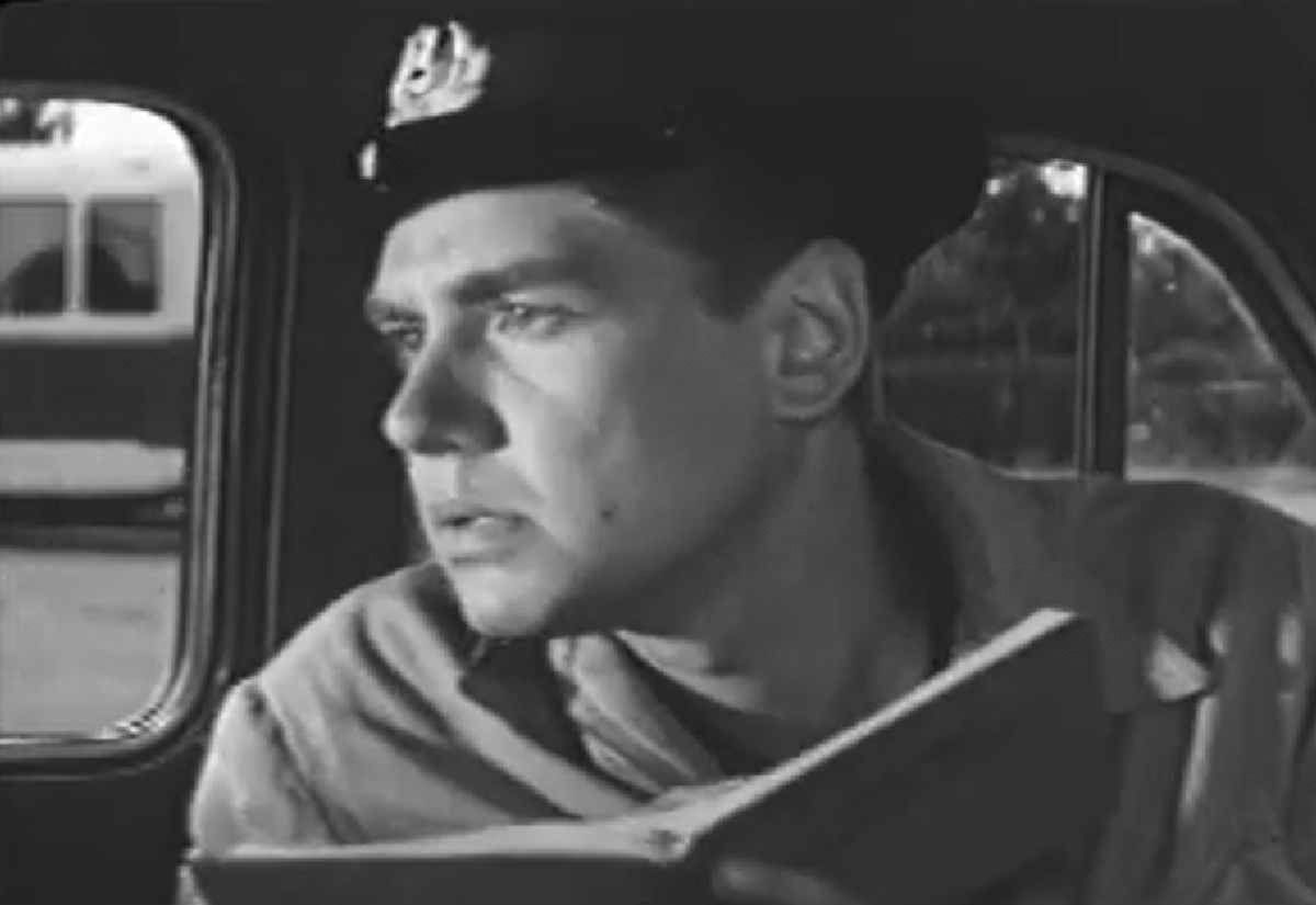 Кадр из фильма "Зелёный огонёк". Алексей Кузнецов в роли Сергея Кузнецова
