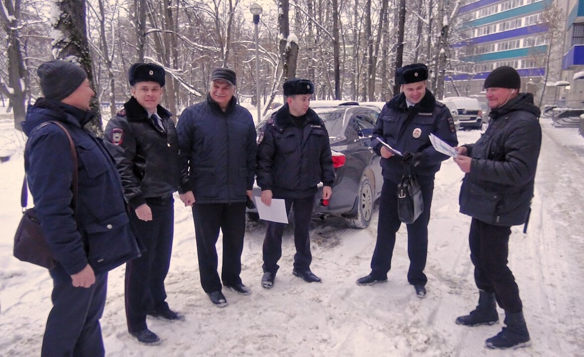 У наших участковых приподнятое настроение - стало быть, служба идёт как надо! Фото из личного архива автора.