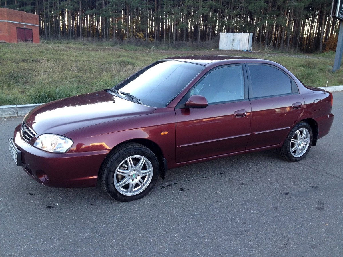 Купить б/у Kia Spectra I Рестайлинг 2 1.6 MT (101 л.с.) бензин механика в Москве