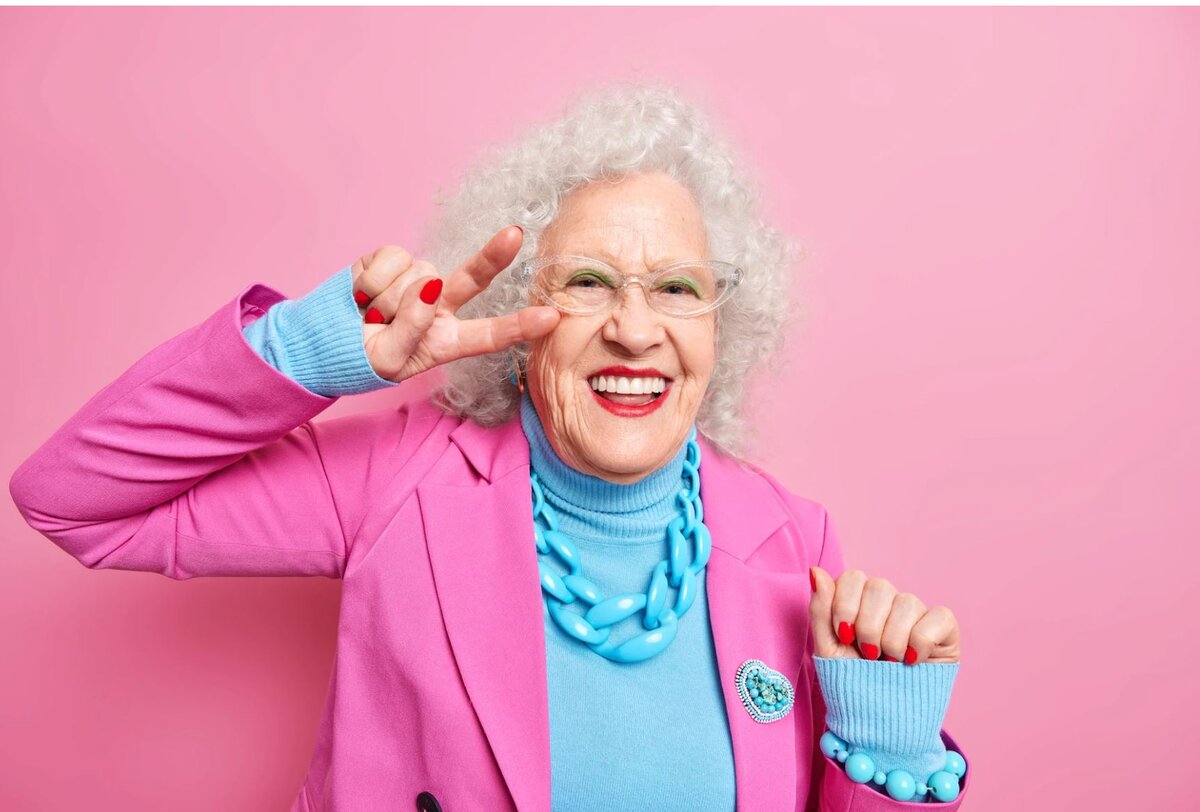 Фото людей 80 лет. Пенсионерка. Люди дожившие до 100 лет. Grandma Glasses. Знаменитые миллиардеры дожившие до 100 лет.