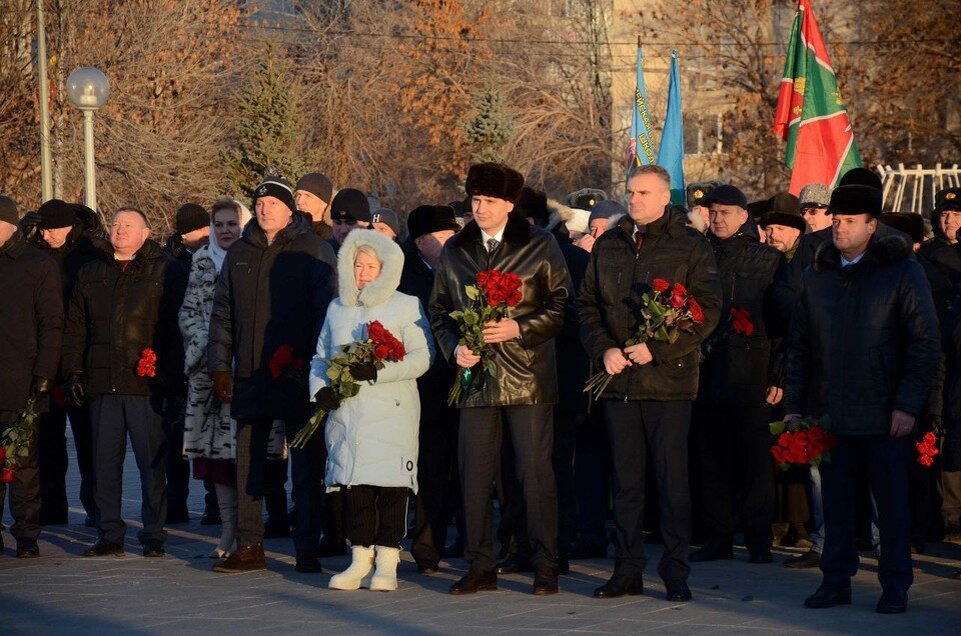     В возложении цветов принял участие губернатор Оренбургской области Денис Паслер  Официальный сайт администрации Оренбурга