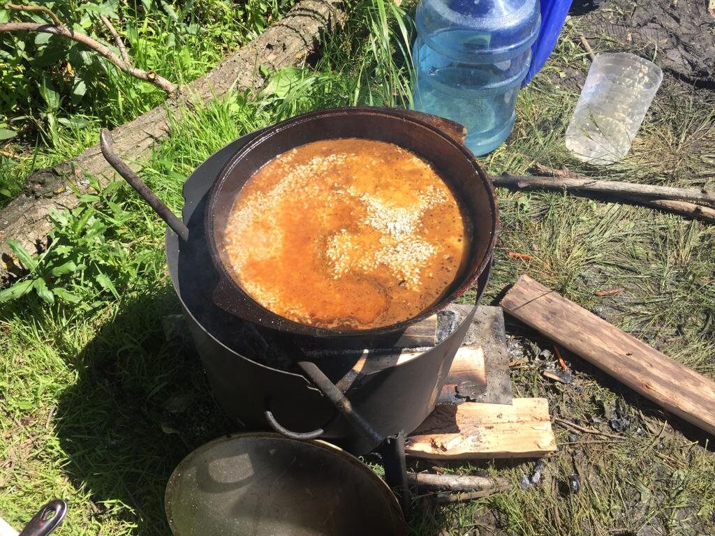 Готовлю в нестандартных местах на камнях, мангалах, кочергах(оф)... 