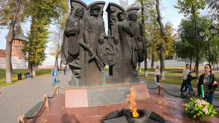 ПАМЯТНИК СОТРУДНИКАМ ОРГАНОВ ГОСБЕЗОПАСНОСТИ (КГБ, ФСБ, НКВД, ВЧК). ФОТО: STUDIO MDF/SHUTTERSTОСK.СОM