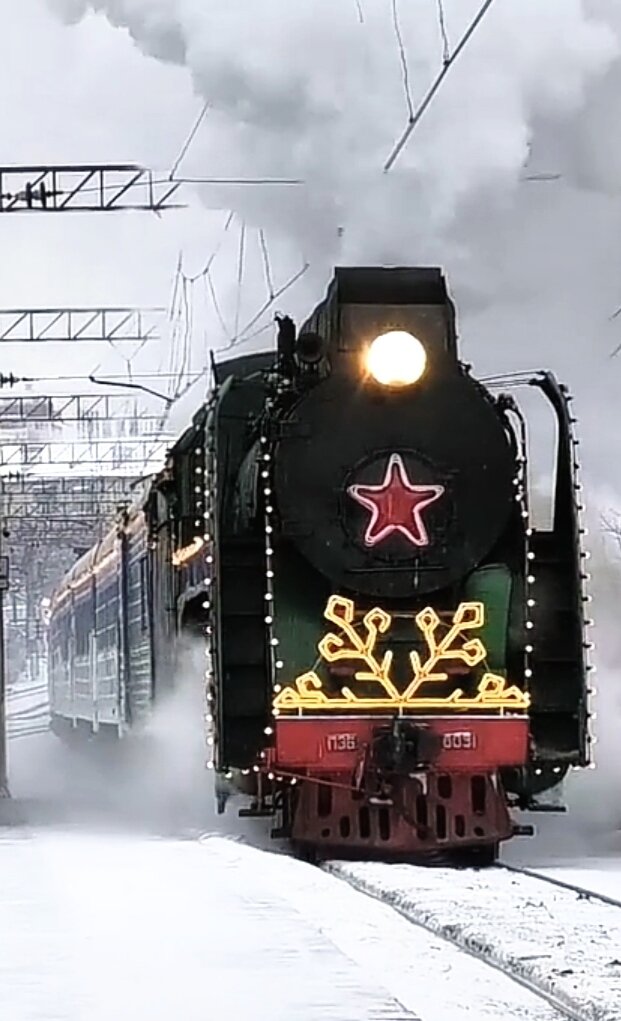 Локомотив поезда Деда Мороза. 