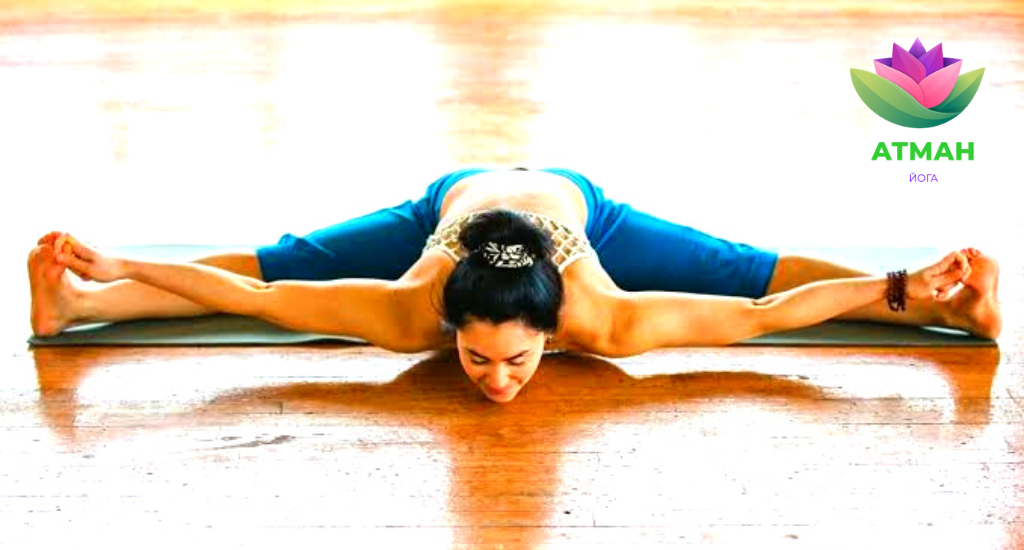 Вариация Наклон сидя с широко расставленными стопами «УПАВИСТА КОНАСАНА»