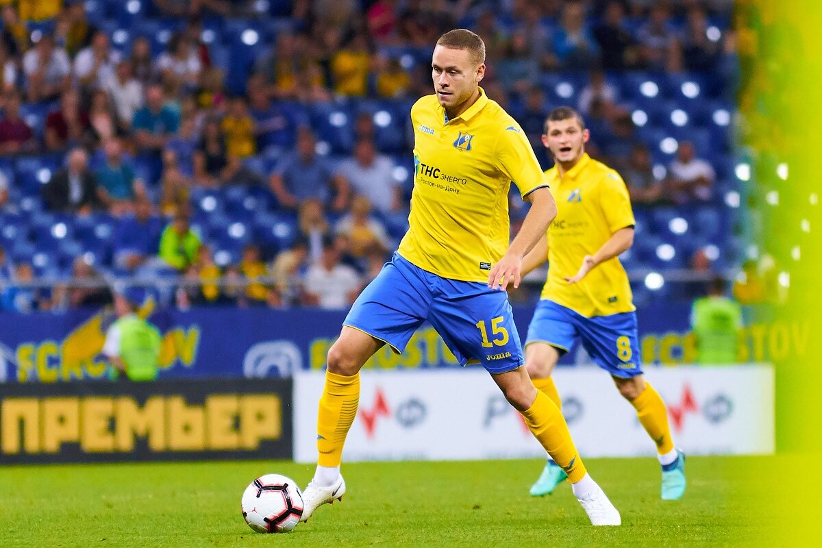 Угловой фк ростов. Футболисты фк ростов. Трансферные новости фк ростов. Фк ростов 2010. Хаджикадунич ростов.