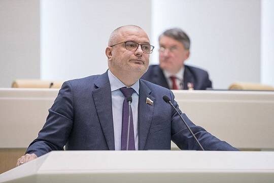    Клишас призвал игнорирующих Конституцию политиков покинуть органы власти