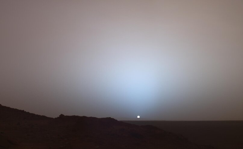 Заход Солнца с марсохода Curiosity. 2015 г.