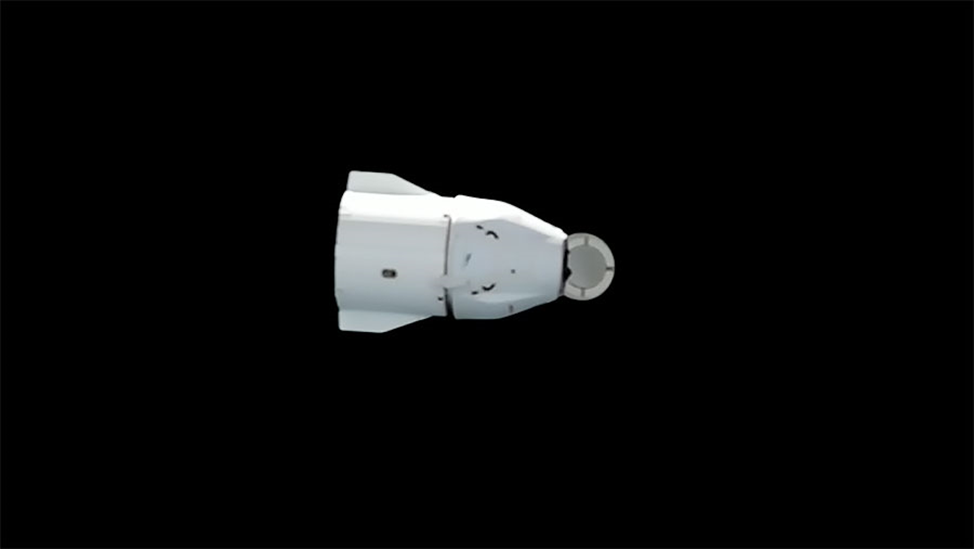 Грузовой корабль Dragon SpX-26 в автономном полете перед возвращением на Землю. Фото: nasa.blog.com