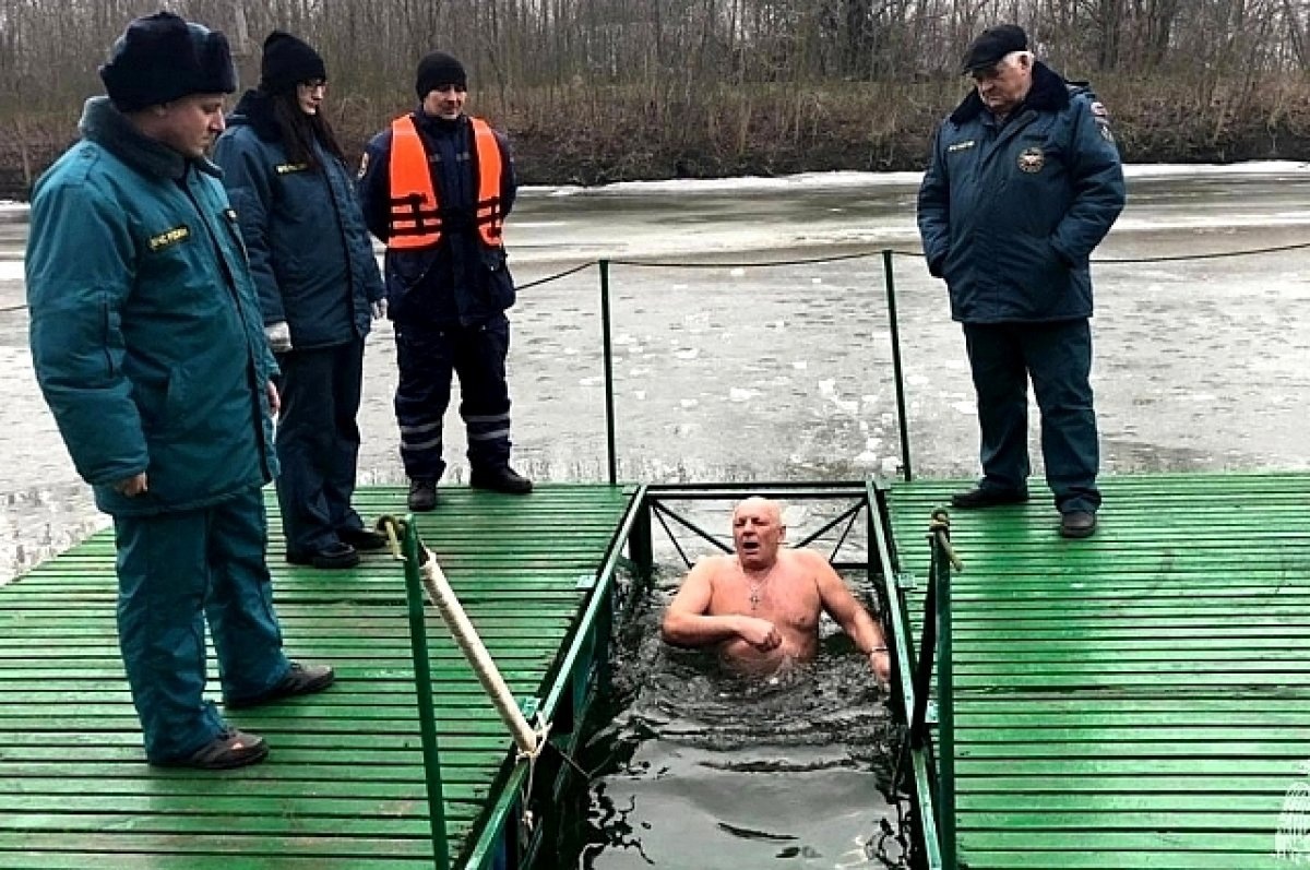    В Ростовской области Крещенские купания накануне 19 января прошли спокойно