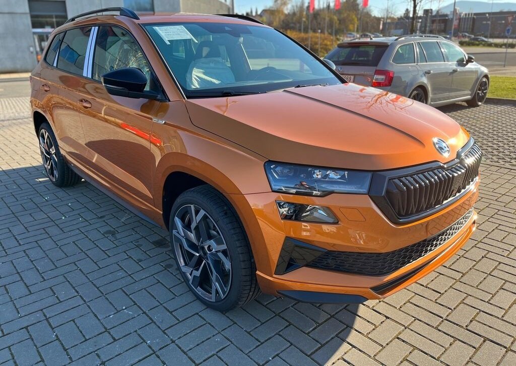 Фирменный цвет - оранжевая окраска Phoenix. Доплата за него составляет около 75 тысяч рублей