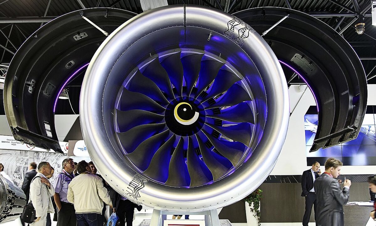 ПД-8 - двухконтурный турбовентиляторный двигатель, который создается для оснащения обновленного ближнемагистрального узкофюзеляжного лайнера SSJ-100 (SSJ-NEW). В настоящее время российская промышленность работает над заменой в этом самолете зарубежных систем и агрегатов.
Также ПД-8 планируется устанавливать на уникальные самолеты-амфибии Бе-200, которые изготавливает Таганрогский авиационный научно-технический комплекс имени Бериева (ТАНТК).