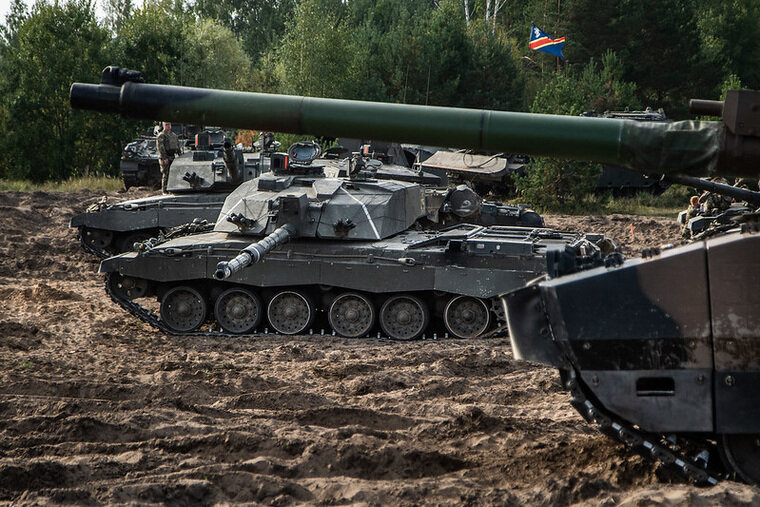    По мнению Жана Ассельборна, странам Запада нужно объединиться, чтобы не допустить победы РФ на Украине