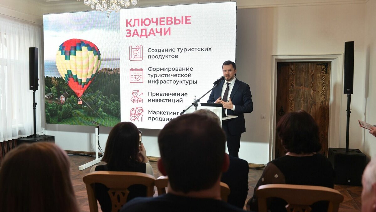     Самым посещаемым туристическим объектом в Удмуртии за прошлый год стал Ижевский зоопарк. В лидерах также Музей-усадьба Чайковского, который в новогодние каникулы посетило около 10 тысяч гостей. Третье место разделили музейно-выставочный комплекс Калашникова и музей-заповедник «Лудорвай».